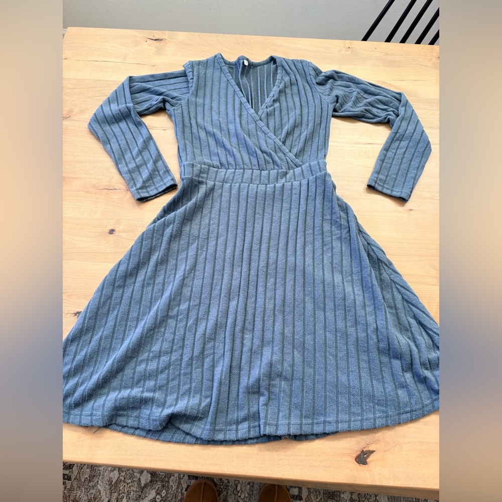 Chic Blue Ribbed Midi Dress